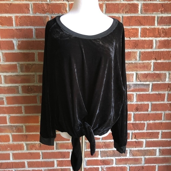 RDI Velour Tie Front Top‎ - L - Picture 3 of 5